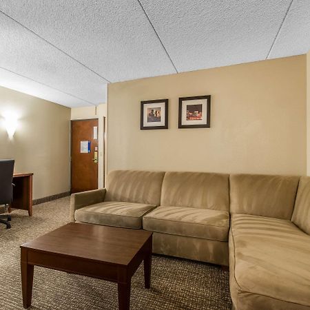 Comfort Inn & Suites Denver Northfield Exterior foto