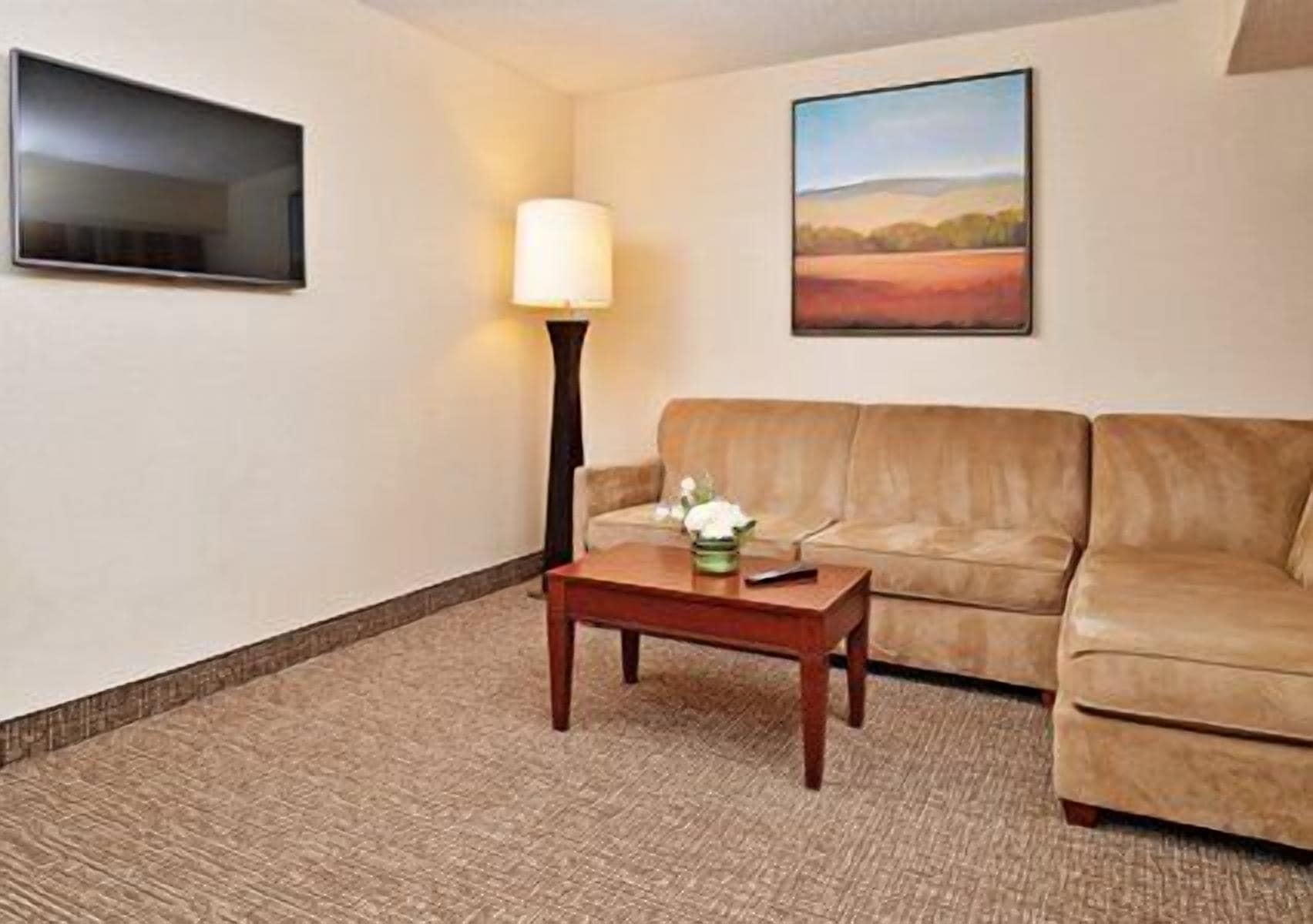 Comfort Inn & Suites Denver Northfield Exterior foto