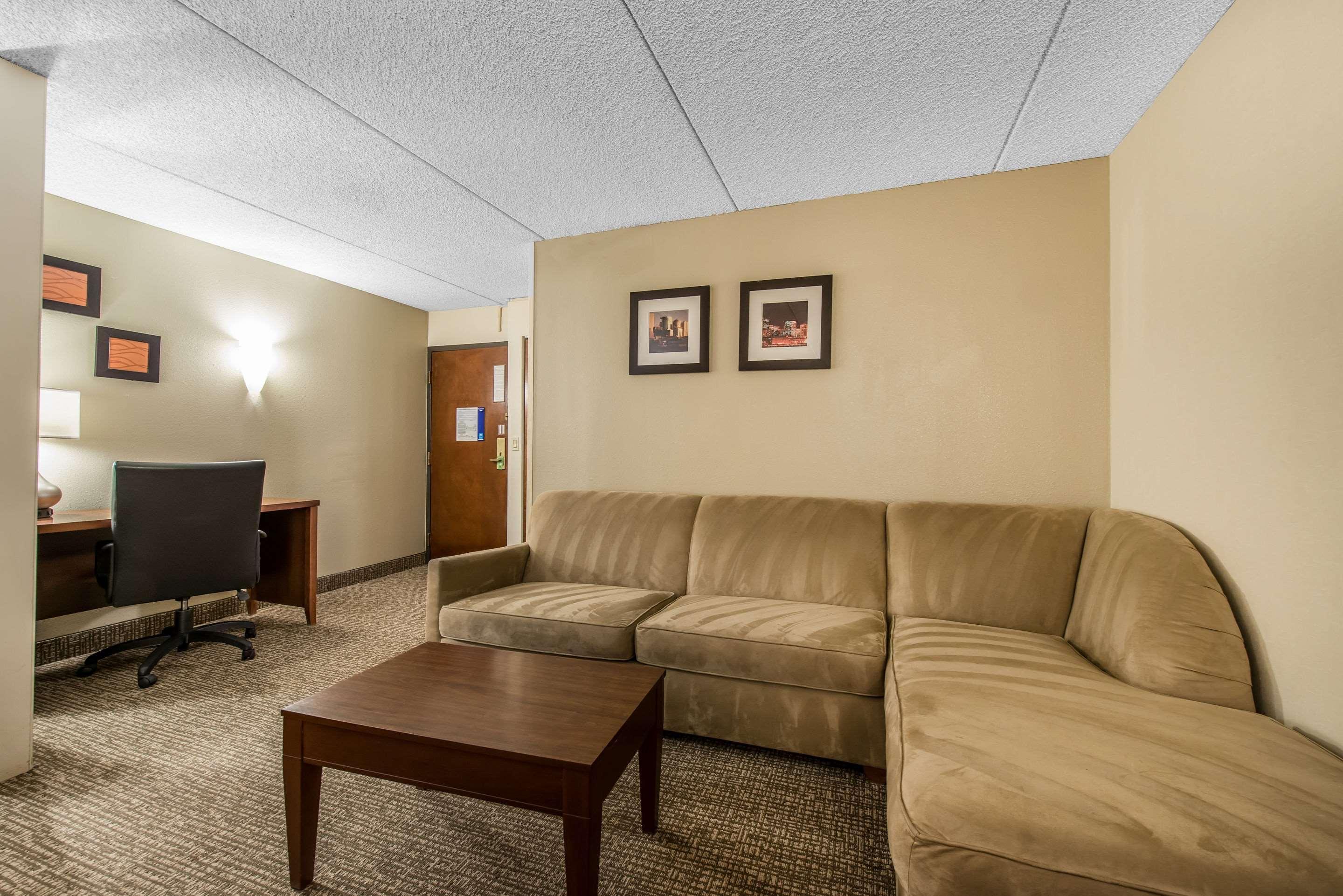 Comfort Inn & Suites Denver Northfield Exterior foto